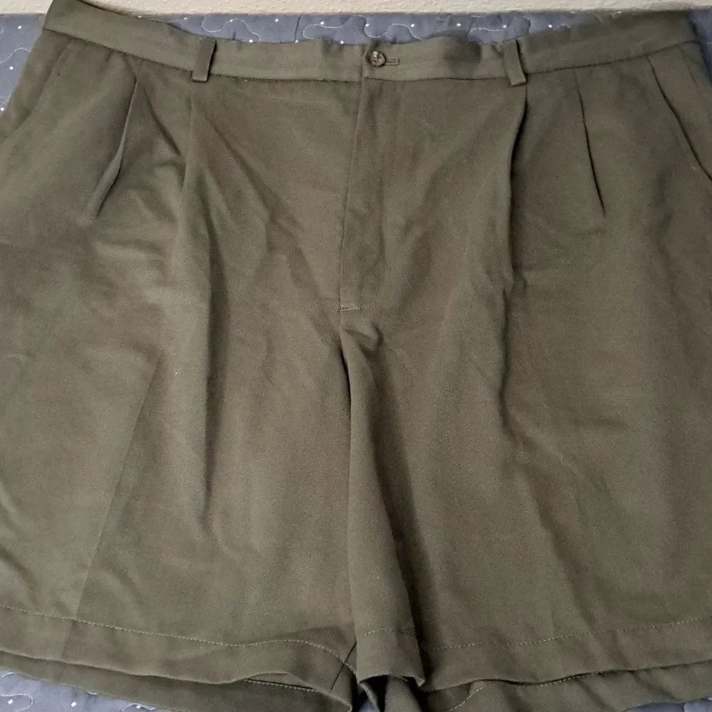 Claiborne pleated shorts size 42